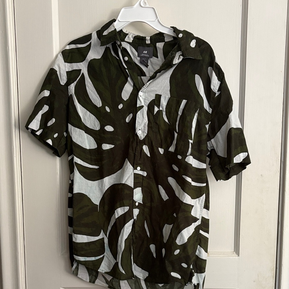 H&M Men's Black and White Leaf Print Shirt